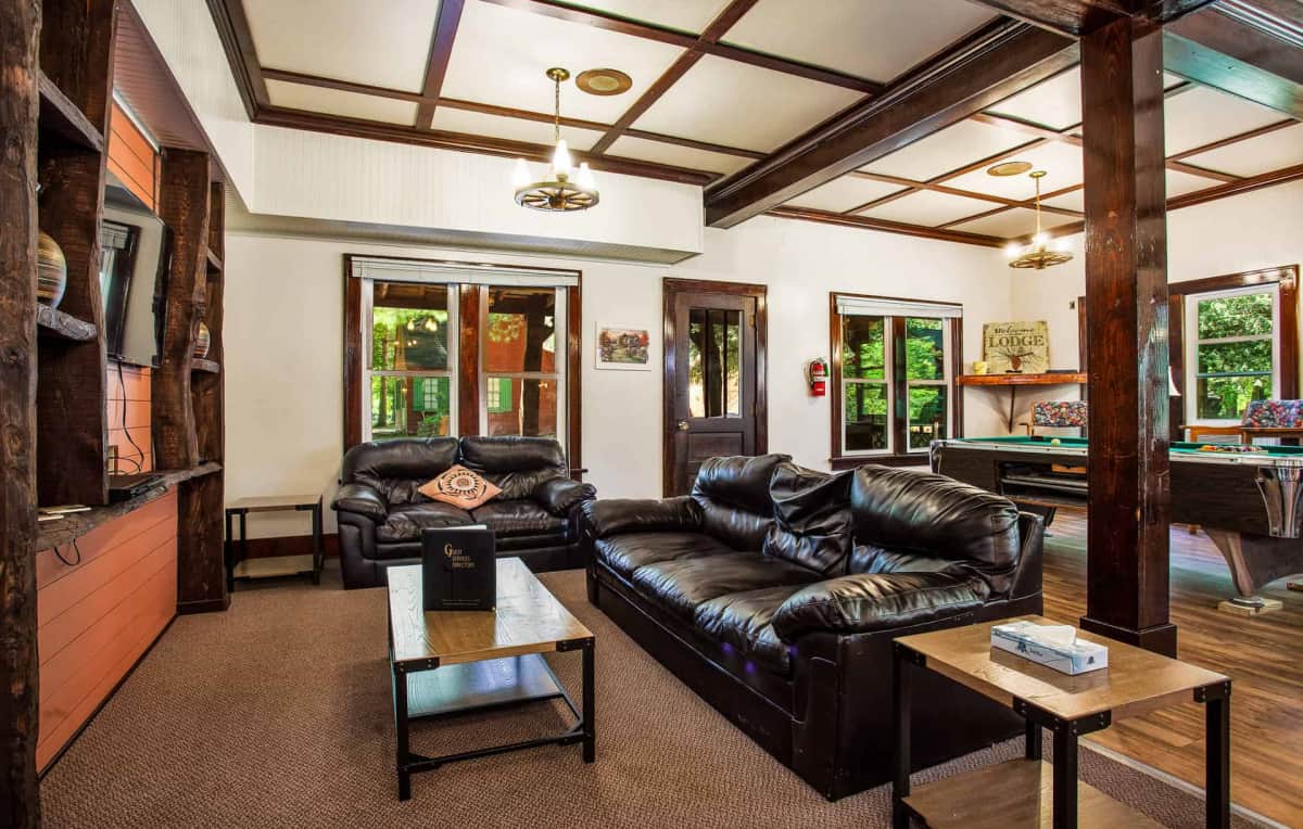 Group Lodge - living room with couches and pool table