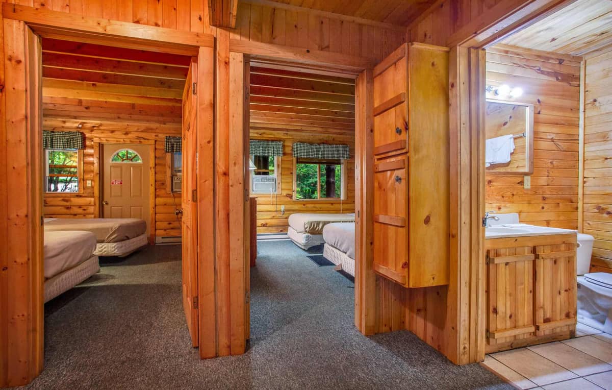 Private Cabin #1 - 2 bedrooms plus 1 and 3/4 bathrooms