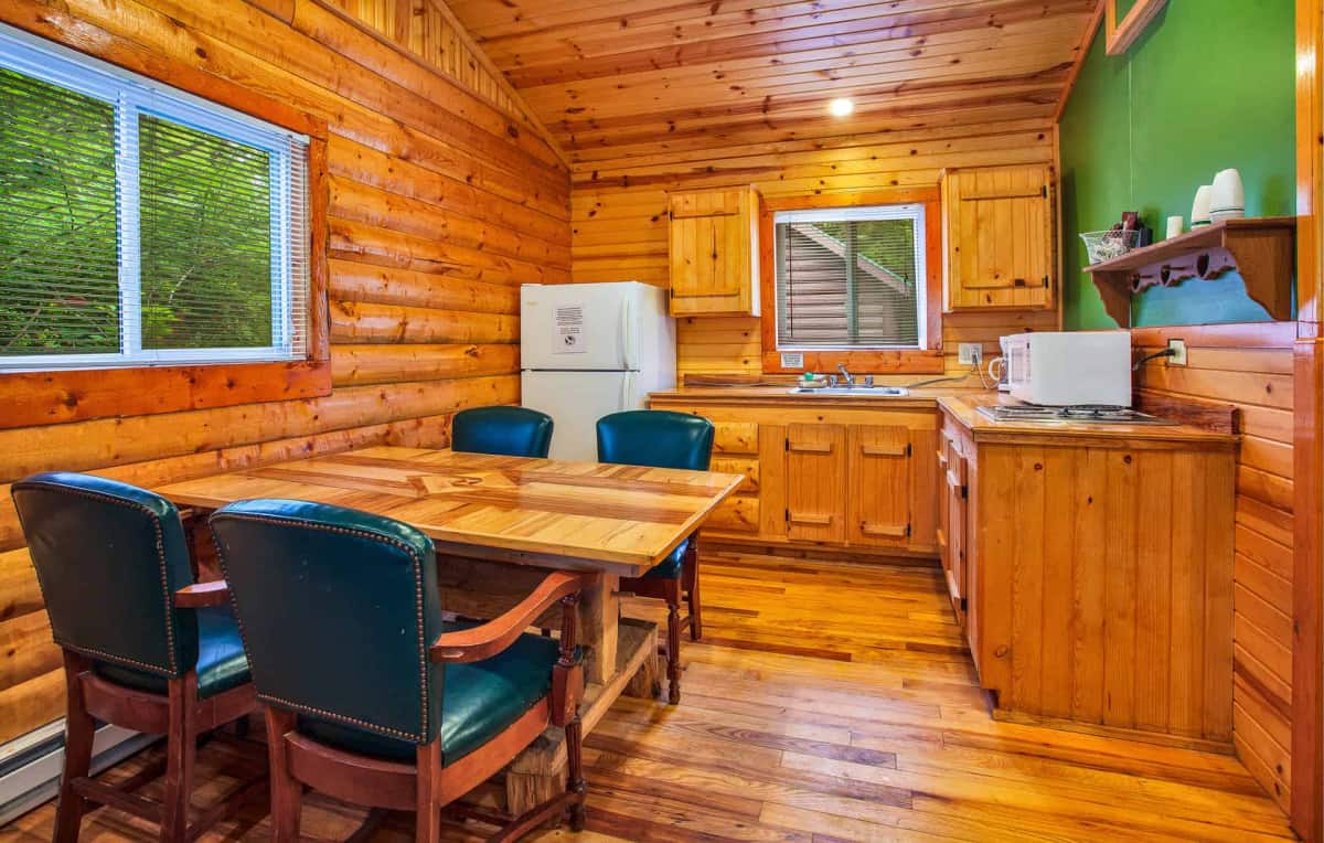 Private Cabin #3 - kitchen with dining area